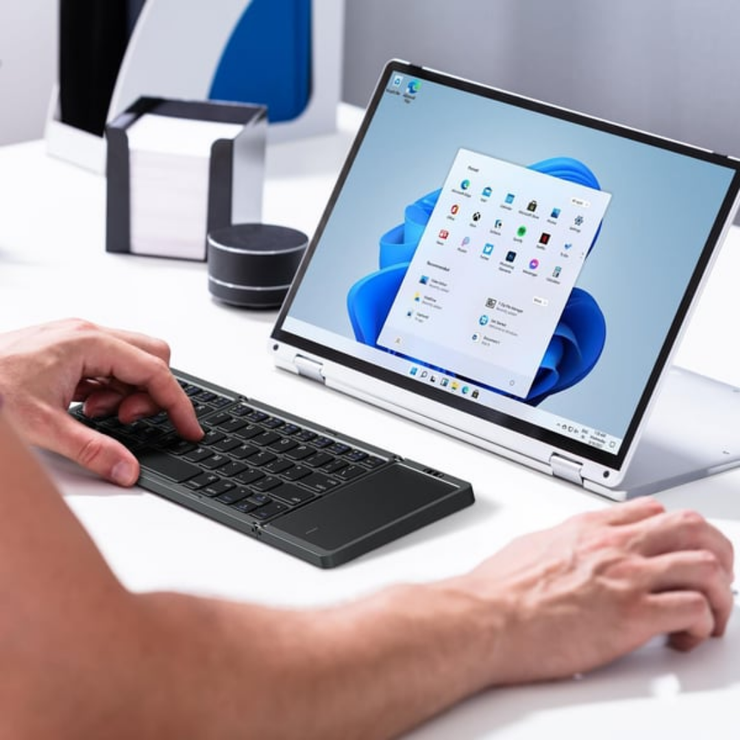 ThreeFold™ | Allt i ett vikbart tangentbord med touchpad.