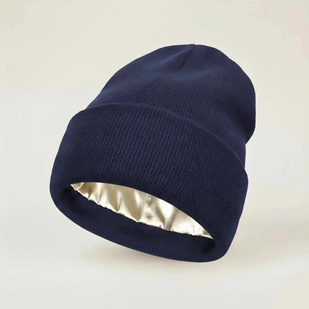 SilkyBeanie™ | Skyddar håret från friktion, slitage och friss — varje natt.